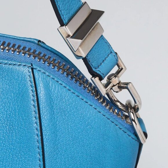 Givenchy Light Blue Sugar Goatskin Leather Medium Antigona Bag - Picture 8 of 12